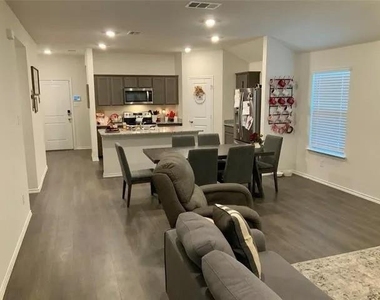 2626 Fieldcrest Lane - Photo Thumbnail 17