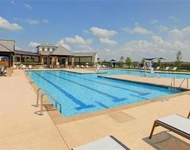 2626 Fieldcrest Lane - Photo Thumbnail 3