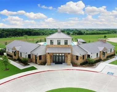 2626 Fieldcrest Lane - Photo Thumbnail 7