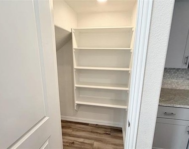 2653 Acadia Drive - Photo Thumbnail 7
