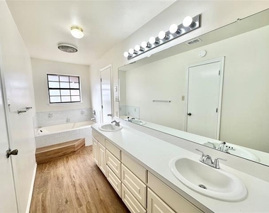 8869 Liberty Road - Photo Thumbnail 11