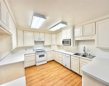 8869 Liberty Road - Photo Thumbnail 5