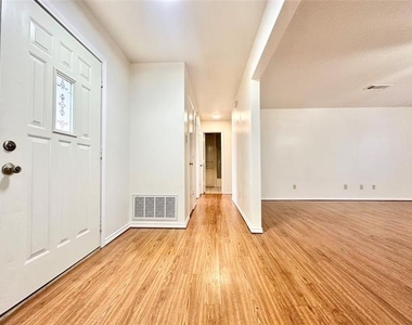 8869 Liberty Road - Photo Thumbnail 15