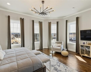 916 W Peach Street - Photo Thumbnail 11