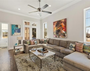 916 W Peach Street - Photo Thumbnail 8