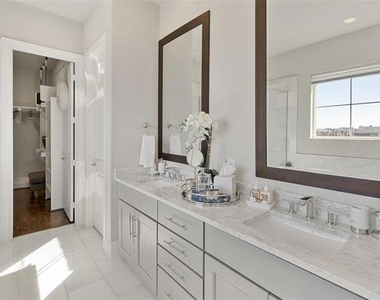 916 W Peach Street - Photo Thumbnail 12