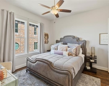 916 W Peach Street - Photo Thumbnail 16