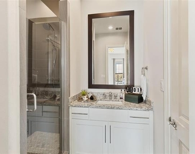 916 W Peach Street - Photo Thumbnail 19