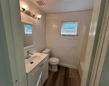 2206 Rockefeller Boulevard - Photo Thumbnail 7