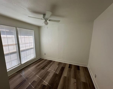 2206 Rockefeller Boulevard - Photo Thumbnail 6