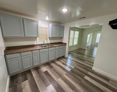 2206 Rockefeller Boulevard - Photo Thumbnail 2
