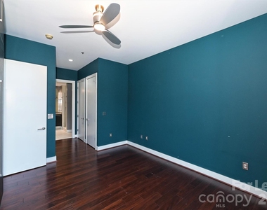 1100 Metropolitan Avenue - Photo Thumbnail 10