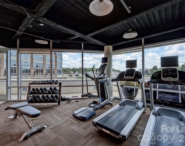 1100 Metropolitan Avenue - Photo Thumbnail 16