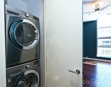 1100 Metropolitan Avenue - Photo Thumbnail 11