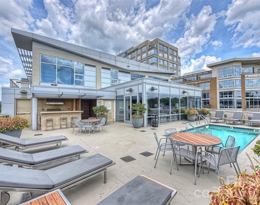 1100 Metropolitan Avenue - Photo Thumbnail 12