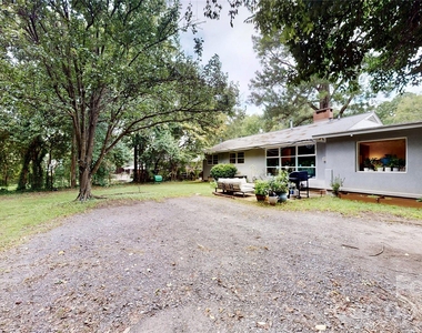 1136 E Woodlawn Road - Photo Thumbnail 23