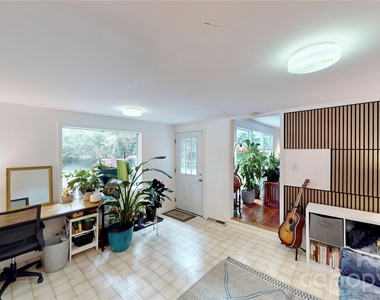 1136 E Woodlawn Road - Photo Thumbnail 7