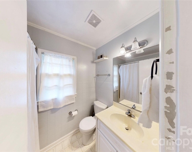 1136 E Woodlawn Road - Photo Thumbnail 19