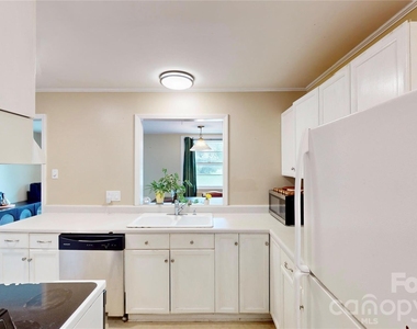 1136 E Woodlawn Road - Photo Thumbnail 9