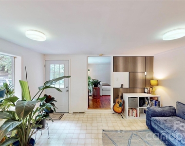 1136 E Woodlawn Road - Photo Thumbnail 8