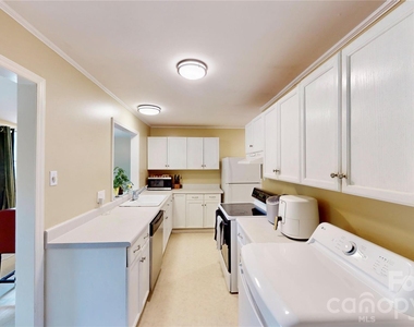 1136 E Woodlawn Road - Photo Thumbnail 13