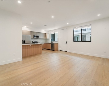 7510 Sepulveda Boulevard - Photo Thumbnail 8