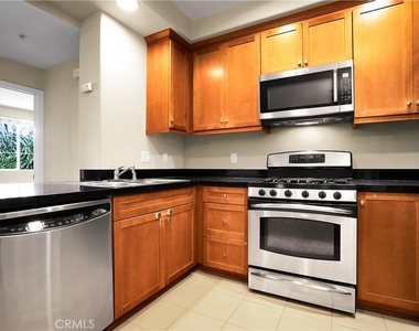 360 W Avenue 26 - Photo Thumbnail 4