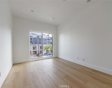 13461 Beach Avenue - Photo Thumbnail 29