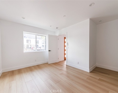 13461 Beach Avenue - Photo Thumbnail 8