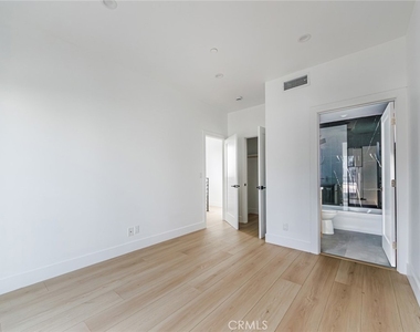 13461 Beach Avenue - Photo Thumbnail 32