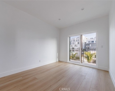 13461 Beach Avenue - Photo Thumbnail 31