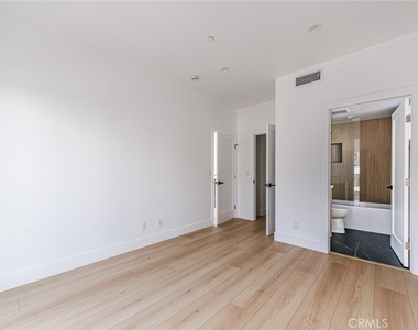 13461 Beach Avenue - Photo Thumbnail 23