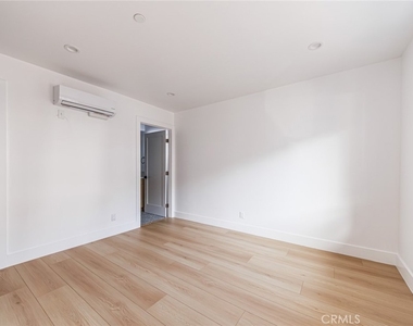 13461 Beach Avenue - Photo Thumbnail 7