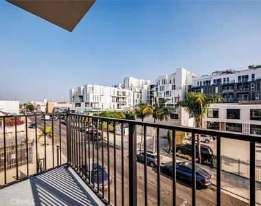 13461 Beach Avenue - Photo Thumbnail 24