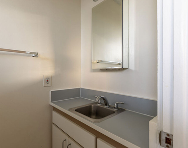 11133 Rose Avenue - Photo Thumbnail 16