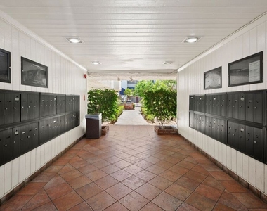 18530 Hatteras Street - Photo Thumbnail 10