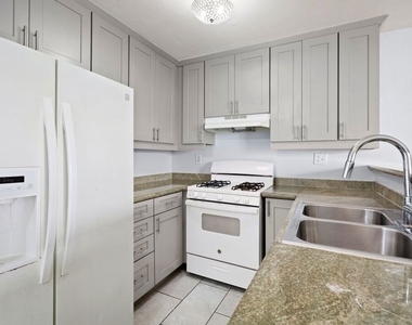 18530 Hatteras Street - Photo Thumbnail 5