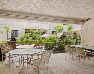 18530 Hatteras Street - Photo Thumbnail 14