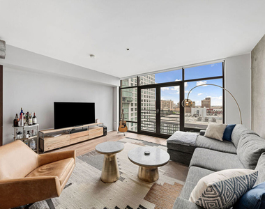 1111 S Grand Avenue - Photo Thumbnail 4