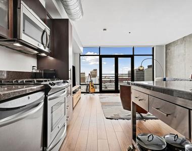 1111 S Grand Avenue - Photo Thumbnail 11