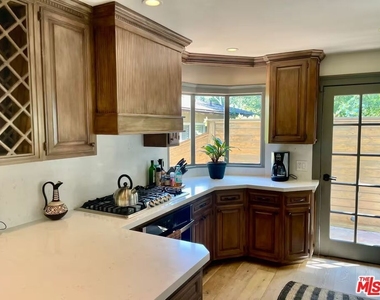 12208 Laurel Terrace Dr - Photo Thumbnail 19