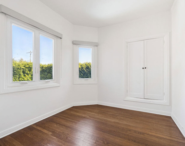 956 S Longwood Avenue - Photo Thumbnail 29