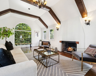 956 S Longwood Avenue - Photo Thumbnail 8