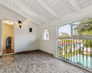 956 S Longwood Avenue - Photo Thumbnail 33