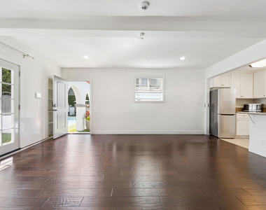 956 S Longwood Avenue - Photo Thumbnail 37