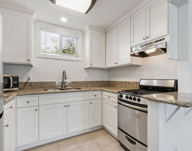 956 S Longwood Avenue - Photo Thumbnail 38