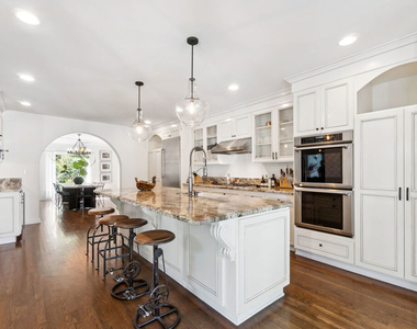 956 S Longwood Avenue - Photo Thumbnail 17