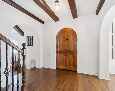 956 S Longwood Avenue - Photo Thumbnail 6