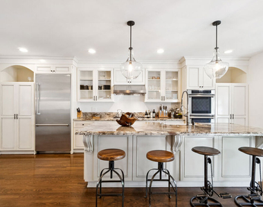 956 S Longwood Avenue - Photo Thumbnail 14