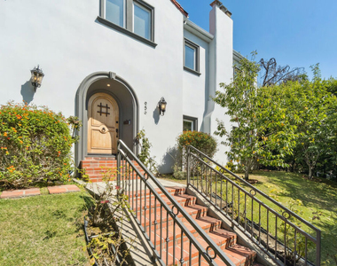 956 S Longwood Avenue - Photo Thumbnail 4